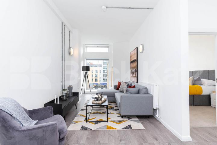 Spacious Live/work warehouse conversion in the trendy Dalston Ability Plaza - Kingsland Road, Dalston